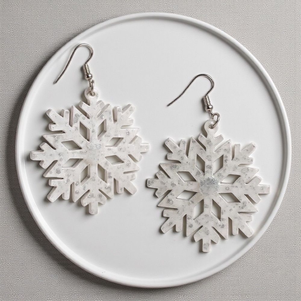 Frosty Glamour: Whimsical Snowflake Dangle Earrings for the Holidays! NWT